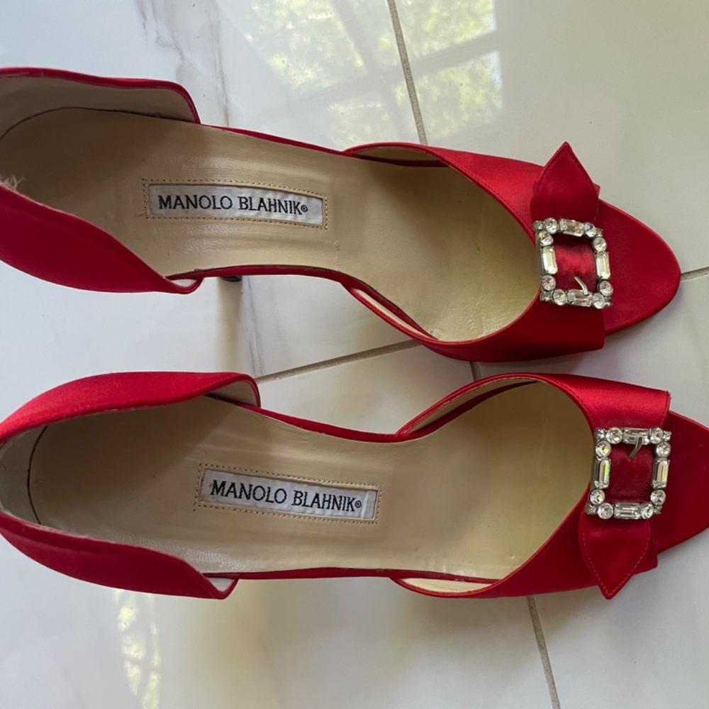 Designer Manolo Blahnik Hangisi Crystal Buckle Red Satin Pump Size 39 Worn Once - Picture 5 of 7